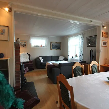 Holiday home Lyngen Lyngseidet