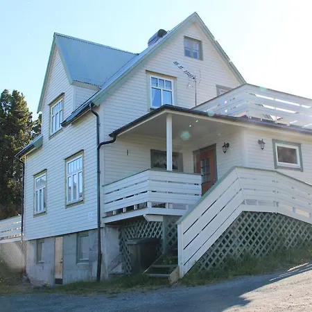 Holiday home Lyngen Lyngseidet